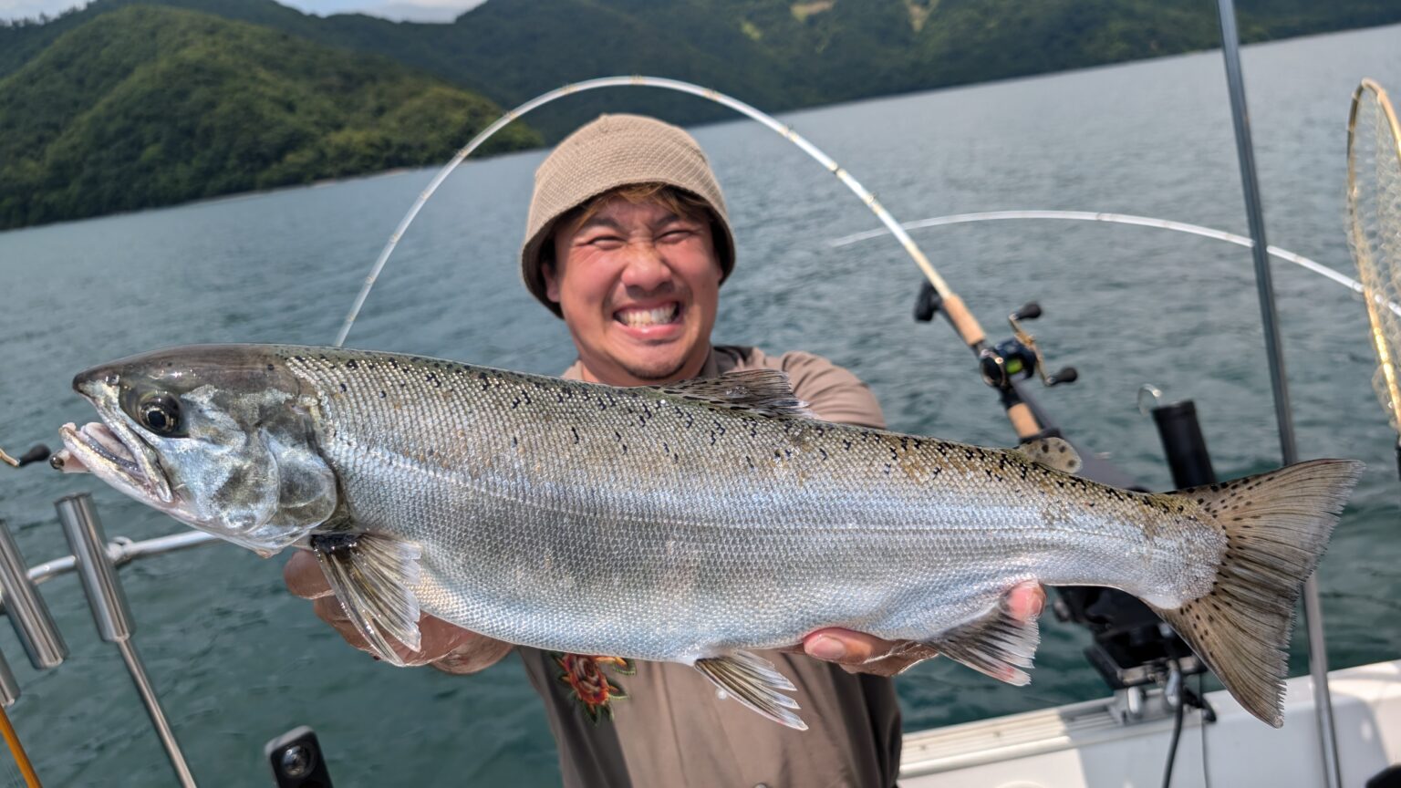 ビワマスフィッシング・キングオブマザーレイク | 琵琶湖ビワマス釣りのフィッシングガイド